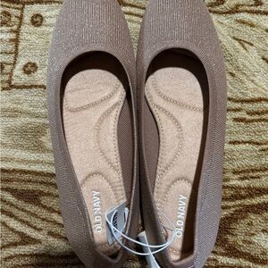 Old Navy Women's Tan Flats